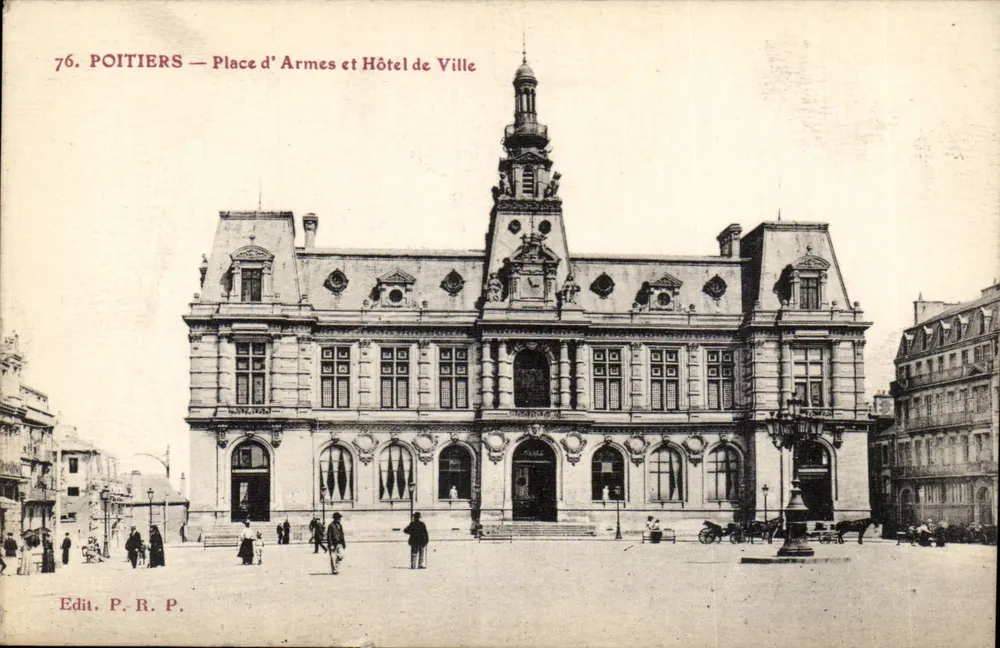 Poitiers — Place d'Armes und Rathaus — Edit. P. R. P. - Vorderseite