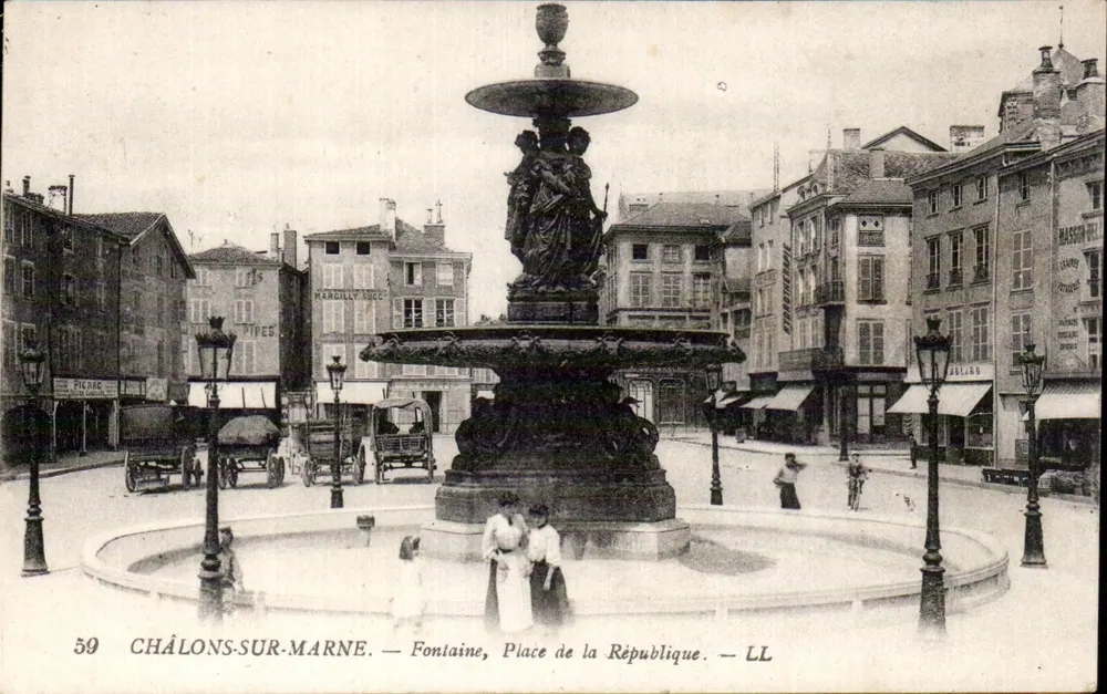 Châlons-sur-Marne — Fontaine, Place de la République — LL - Vorderseite