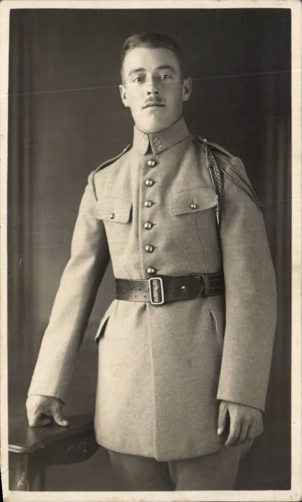 Soldat in Uniform — Portrait — Verlag: Pinacothèque de la C.C. I. à Pforzheim, Deutschland - Vorderseite