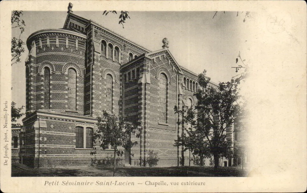 Pequeno Seminário Saint-Lucien — Capela, vista externa — De Jongh, fot. Neuilly-Paris - Frente