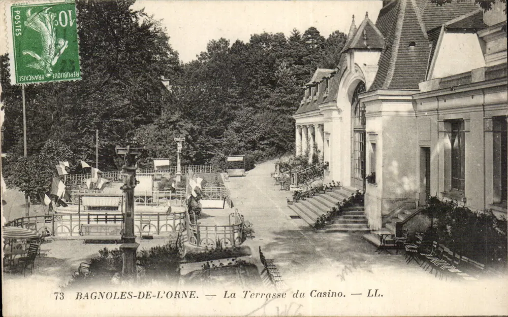 Bagnoles-de-l'Orne — Die Terrasse des Casinos — LL. - Vorderseite