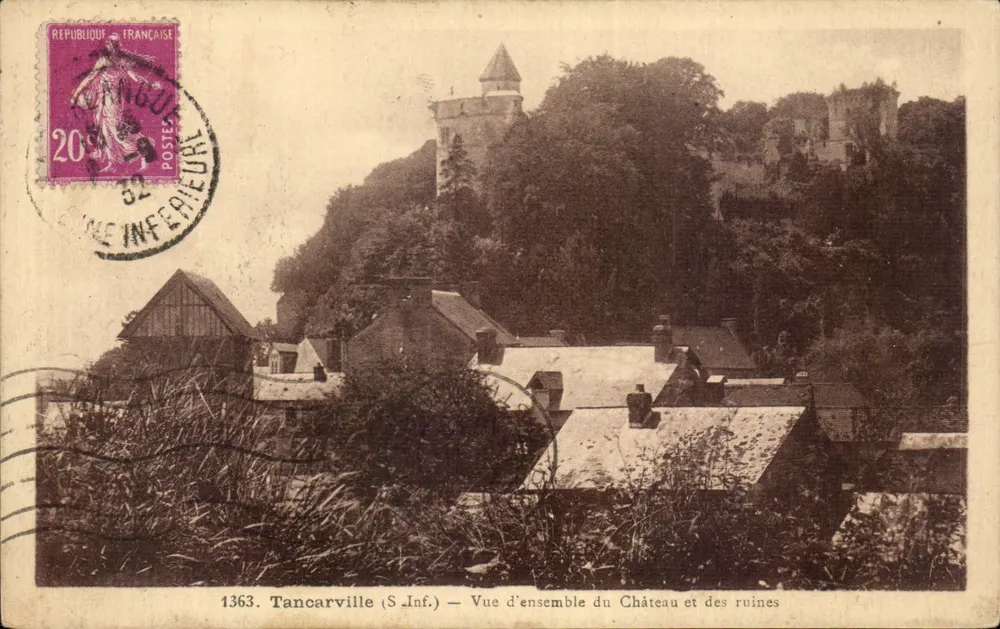 Tancarville (S.Inf.) — Vista geral do Castelo e das ruínas - Frente