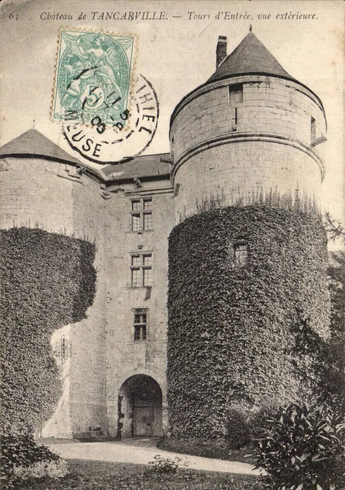 Château de TANCARVILLE — Tours d'Entrée, vue extérieure. - Recto