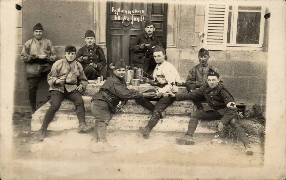 Soldaten in Manövern — 60 au juillet — Verlag nicht sichtbar - Vorderseite
