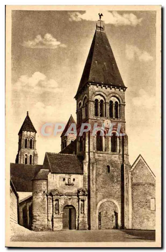 Moriénval (Oise) — Façada Katedry Najświętszej Maryi Panny, dawnego klasztoru benedyktynów — Foto P. Duclos, Pierrefonds - Awers