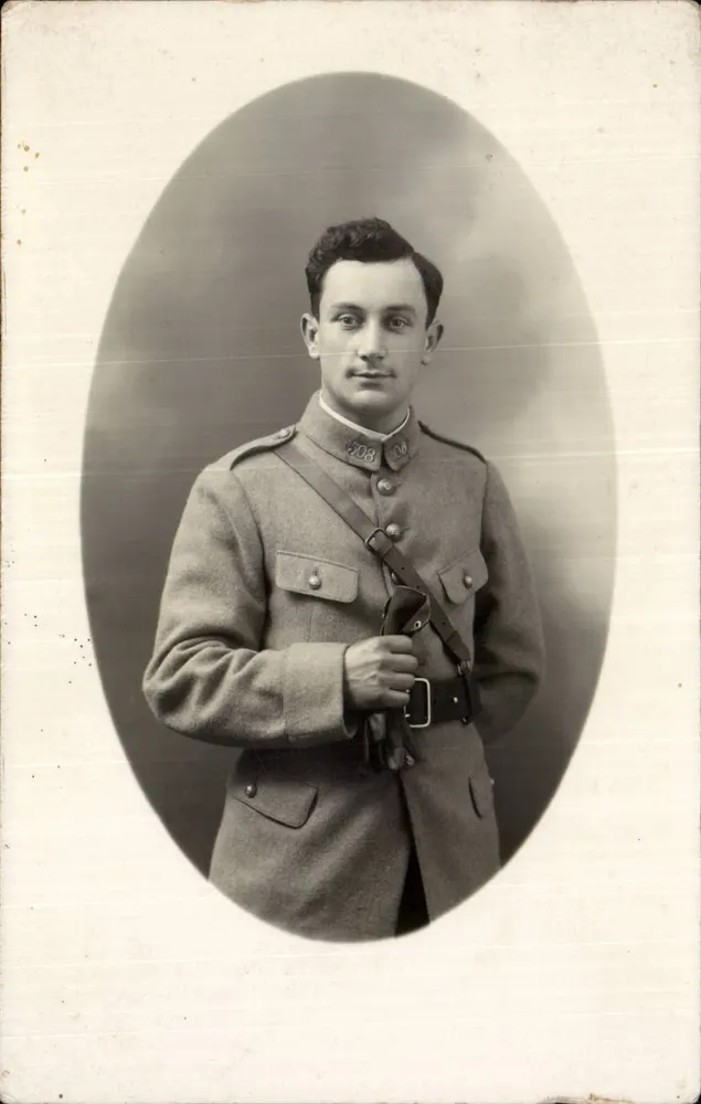 Soldat im Uniform — Portraitstudio — A. MEYER, Luneville - Vorderseite