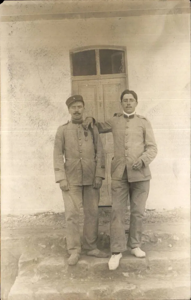 Zwei französische Soldaten — Antike Ansichtskarte vom 25. Juli 1919 — Verlag nicht sichtbar - Vorderseite