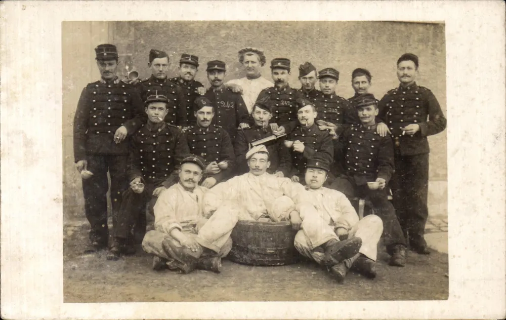 Gruppe von Soldaten — 20 Männer in Uniform — Gallennat, Basaphia et Cie - Tarn - Vorderseite