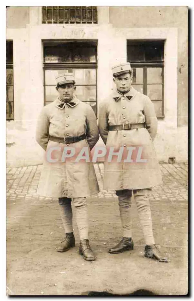 Zwei Soldaten in Uniform — unbekannter Verlag, Seriennummer nicht sichtbar - Vorderseite