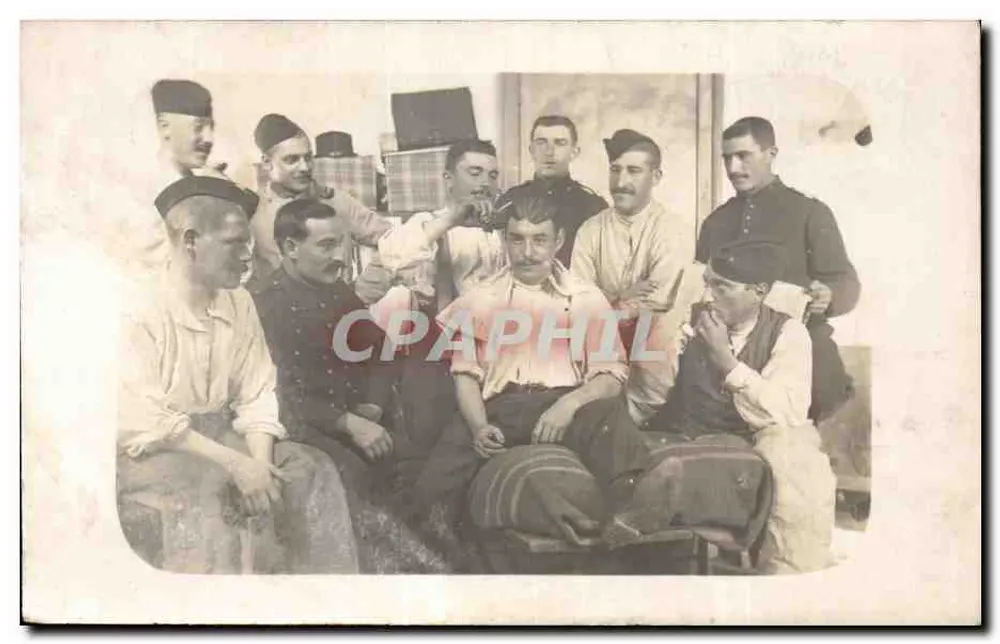 Gruppe von Männern in traditioneller Kleidung — Studiofoto — R. Gallienirot, Presflieg & Cie, Paris - Vorderseite