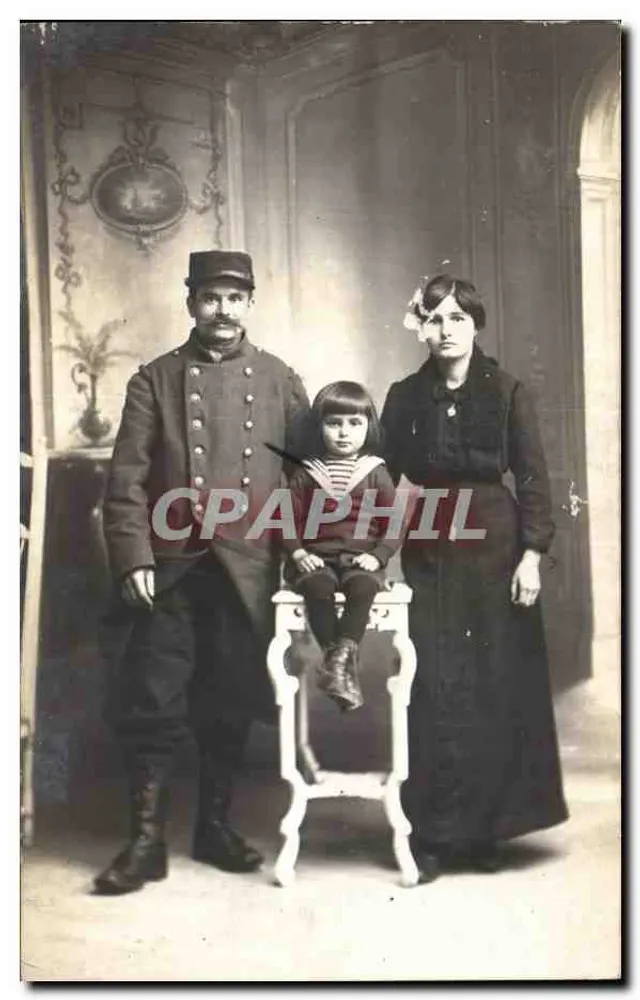 Familie — Soldat, Frau und Kind — Anonyme Ansichtskarte - Vorderseite