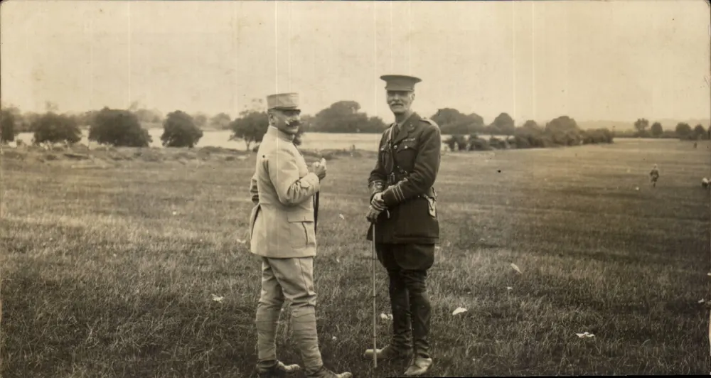 Zwei Soldaten in Sommeruniform — Frankreich und Vereinigtes Königreich — Nr. 96 - Vorderseite