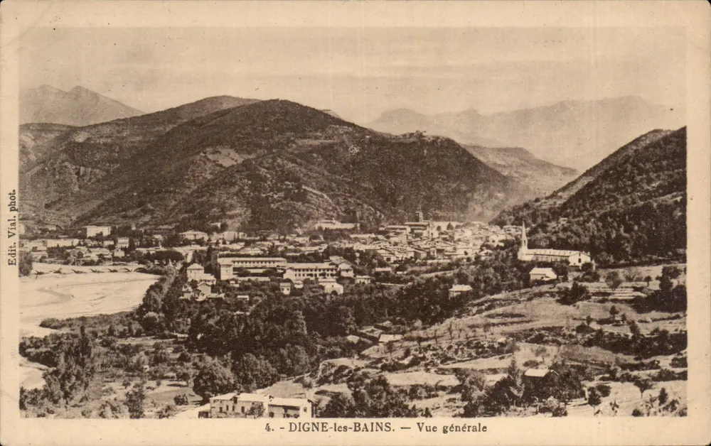 Digne-les-Bains — Vista geral — Edit. Vial, fot. - Frente