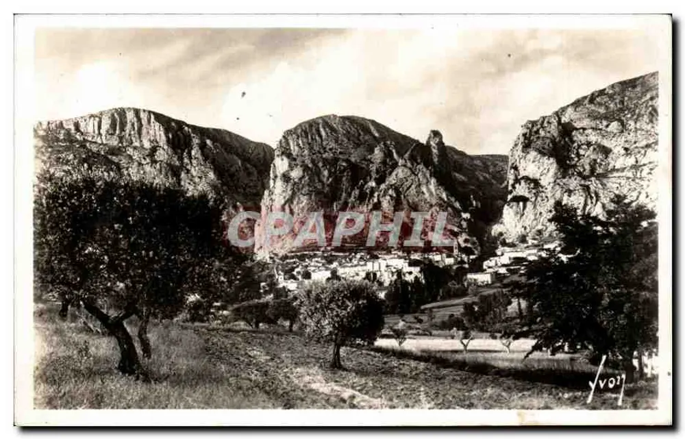 Moustiers-Sainte-Marie — Algemene uitzicht — Uitgever: Les Éditions Art-Vanier, Frankrijk - Voorkant