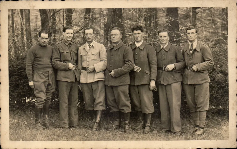 Gruppe Soldaten — Wald — Seriennummer nicht lesbar - Vorderseite