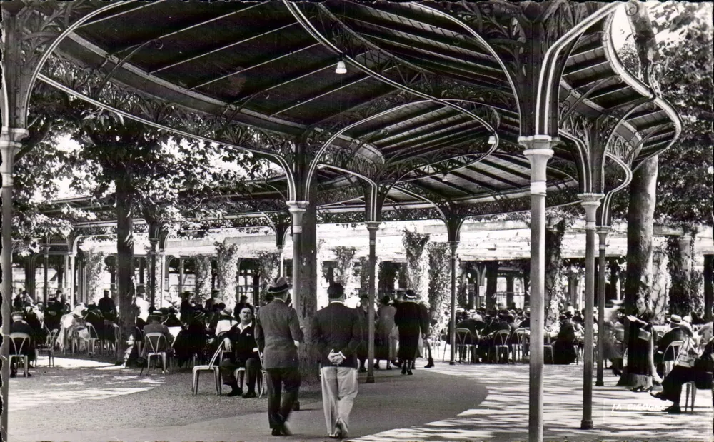 Vichy (Allier) — Gedekte galerijen en pergola van de Bronnen — Edit. « La Cigogne » - Voorkant