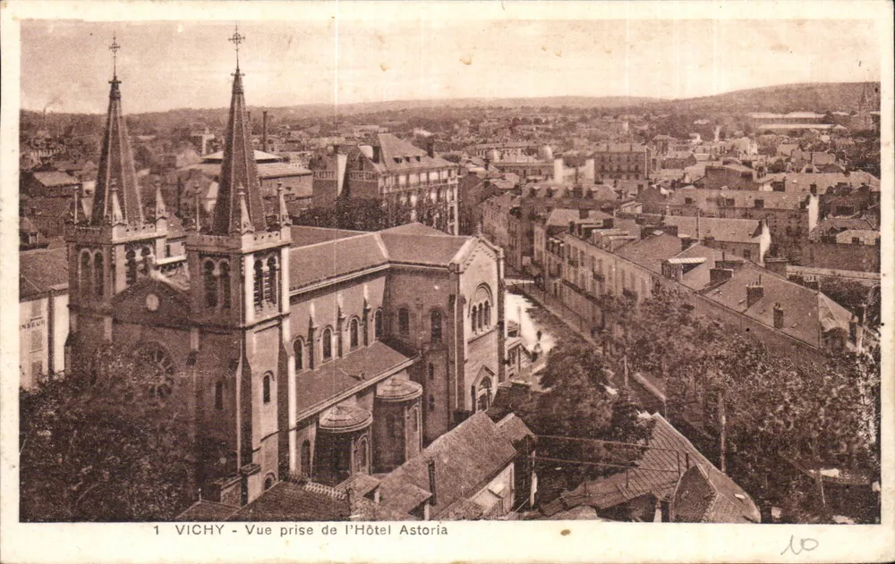Vichy — Vue prise de l'Hôtel Astoria — Éditeur : NBRU - Recto