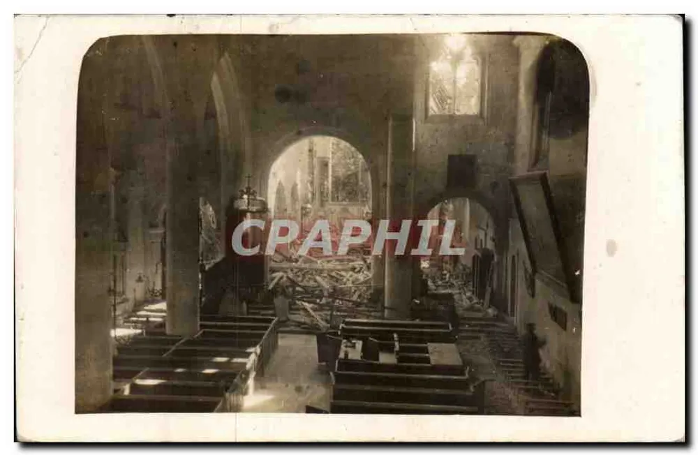 Innenansicht einer zerstörten Kirche — Ansicht nach Bombardement — unbekannter Verlag - Vorderseite