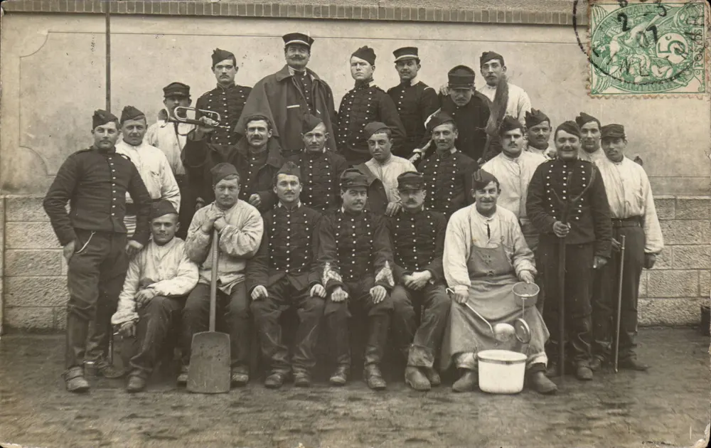 Gruppe von Soldaten und Arbeitern — 1907 — Verleger nicht sichtbar - Vorderseite