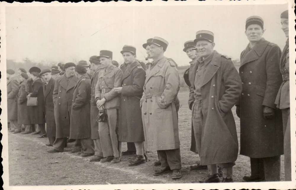 Gruppe Soldaten in Winteruniform - Frankreich - unbekannter Verlag, Seriennummer nicht sichtbar - Vorderseite