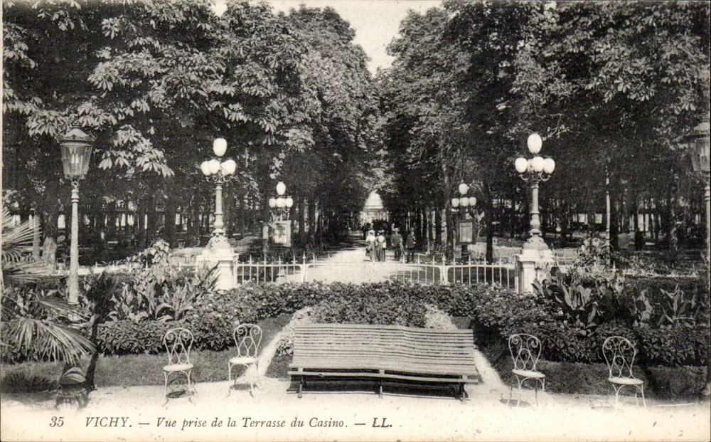 Vichy — Ansicht vom Terrassenbereich des Casinos — LL. Nr. 35 - Vorderseite