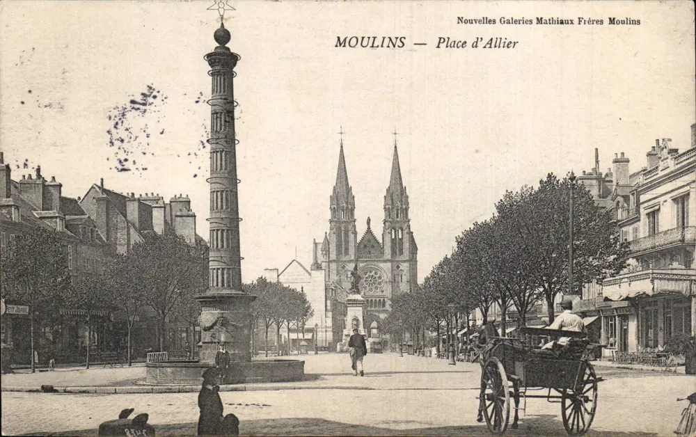 MOULINS — Praça d'Allier — Novas Galerias Mathiaux Frères Moulin - Frente