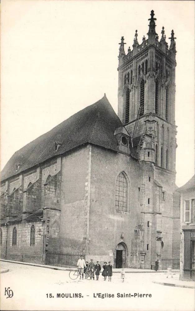 Moulins — A Igreja de São Pedro — KD - Frente