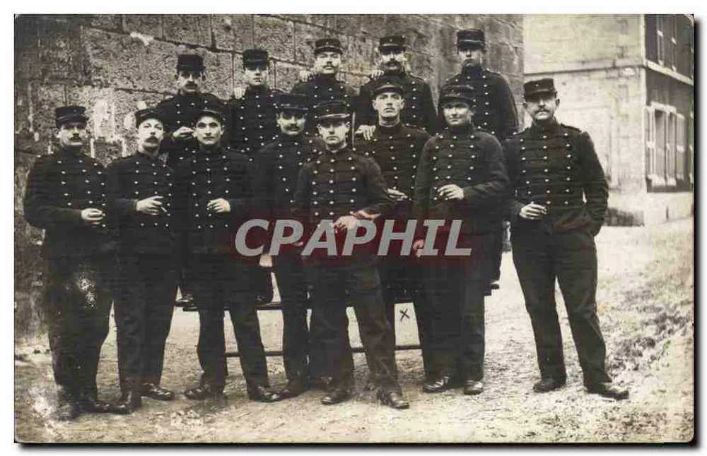 Gruppe Soldaten in Uniform — Frankreich — Verlag R. Gaillemont, Presplug et fils, Paris - Vorderseite
