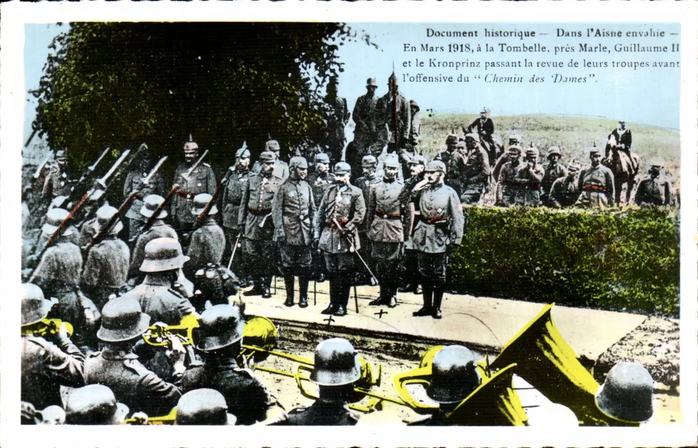 Guillaume II inspiziert seine Truppen in Tombelle — Aisne, März 1918 — Historisches Dokument — Imp. Combiér, Macon - Vorderseite