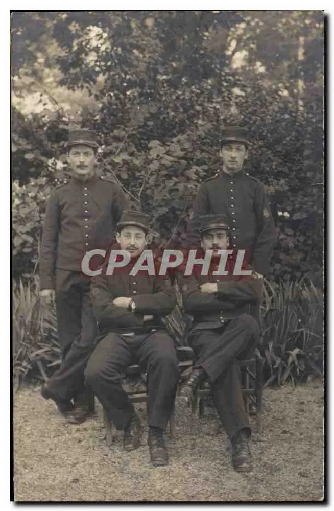 Quatre soldats en uniforme — pose en extérieur — n° 1078 - Recto