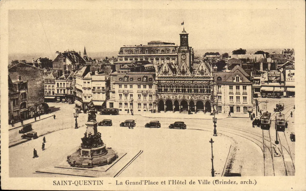 Saint-Quentin — Die Grand'Place und das Rathaus (Grindez, arch.) - Vorderseite