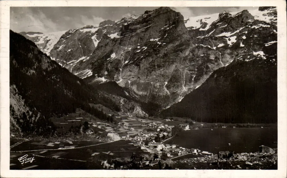Gimy — Panoramablick auf den See und die schneebedeckten Berge — Gimy - Vorderseite