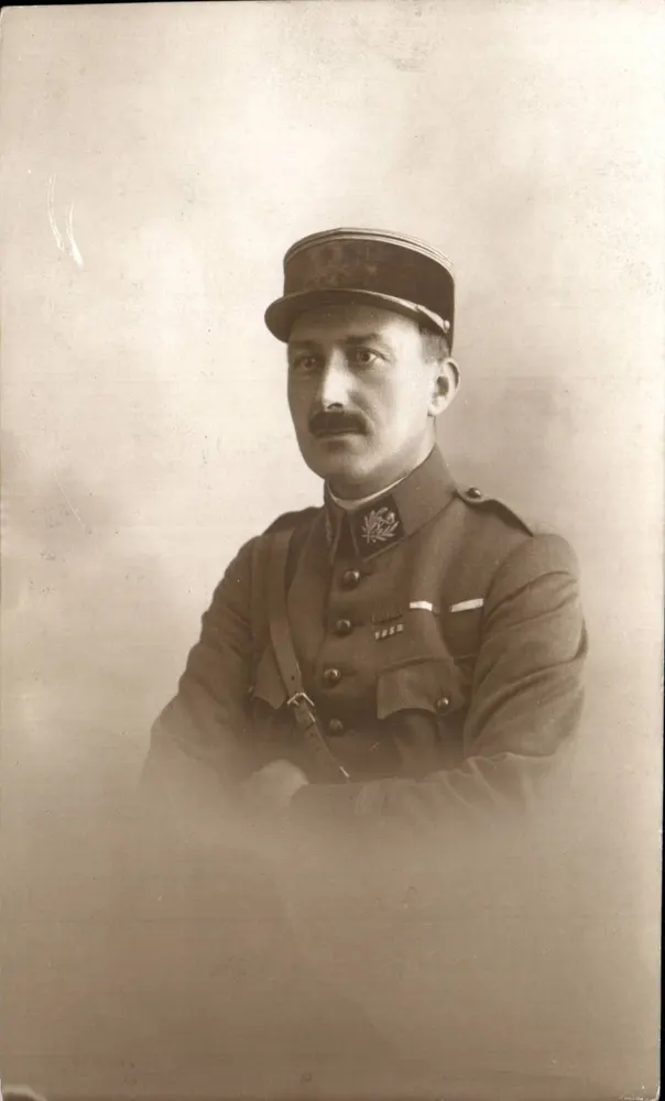 Französischer Soldat im Uniform — Photo Midget — Correspondance 6 suc - Vorderseite