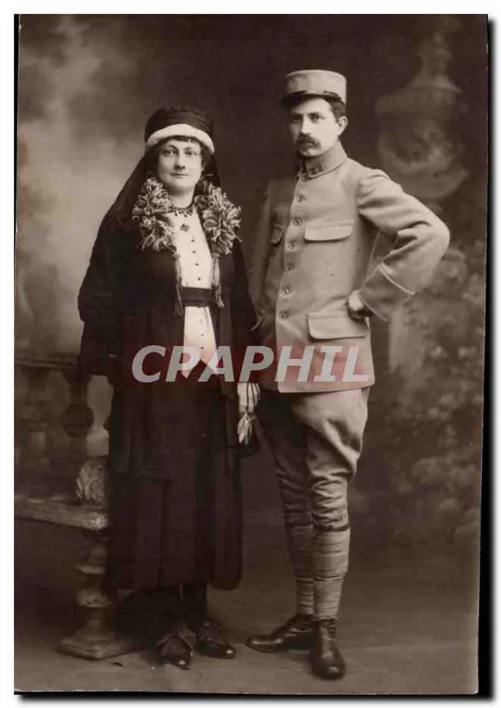 Soldat und Frau in historischem Kleid — Fotostudio — Ansichtskarte - Vorderseite