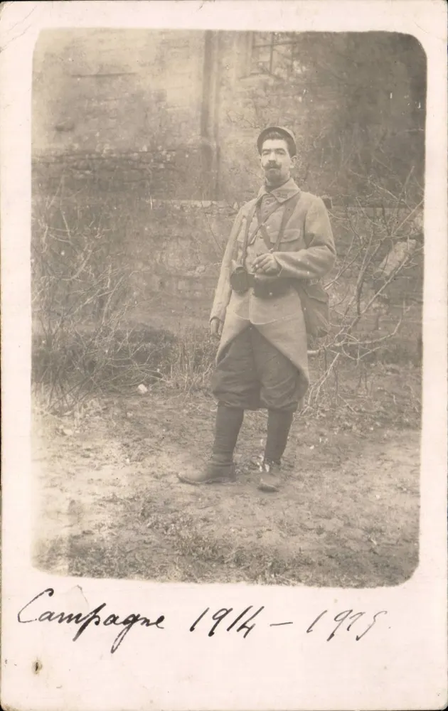 Soldat im Feld — 1914-1918 — kein Verlag oder Nummer sichtbar - Vorderseite
