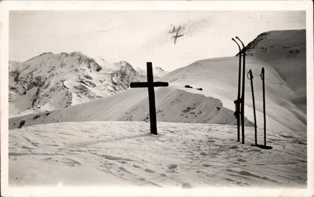 Chalet des Mont-Joly — Blick vom Gipfel — Praz-sur-Arly - Vorderseite