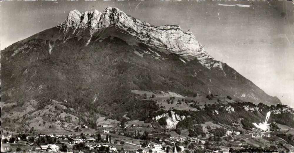 A Dent d'Arclusaz — massif des Bauges — éditeur LAPIE - Frente