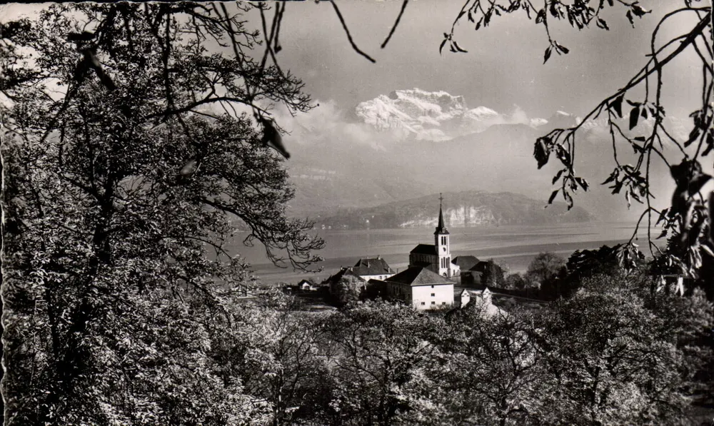 Lago de Annecy — Vista da Igreja, do Roc de Chère e da Tournette — G. ROSSAT, Annecy - Frente