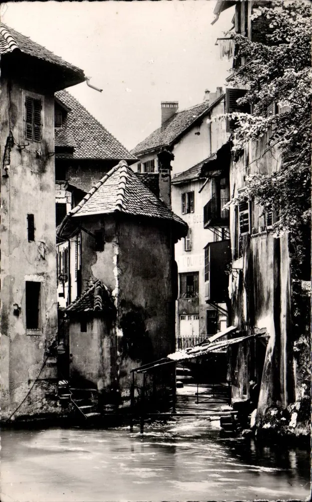 Annecy — Velho Annecy, rua cercada de casas antigas e de um curso d'água — G. ROSAT-MIGNOD, Annecy - Frente