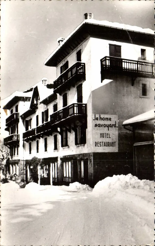 Hôtel Le Home Savoyard — Saint-Gervais-les-Bains, schneebedeckte Berge — Verlag nicht sichtbar - Vorderseite