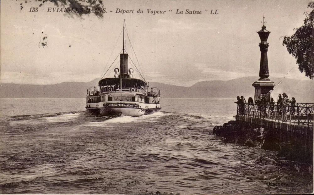 Évian-les-Bains — Abfahrt des Dampfers "La Suisse" LL — Verlag: R. Boccon - Vorderseite