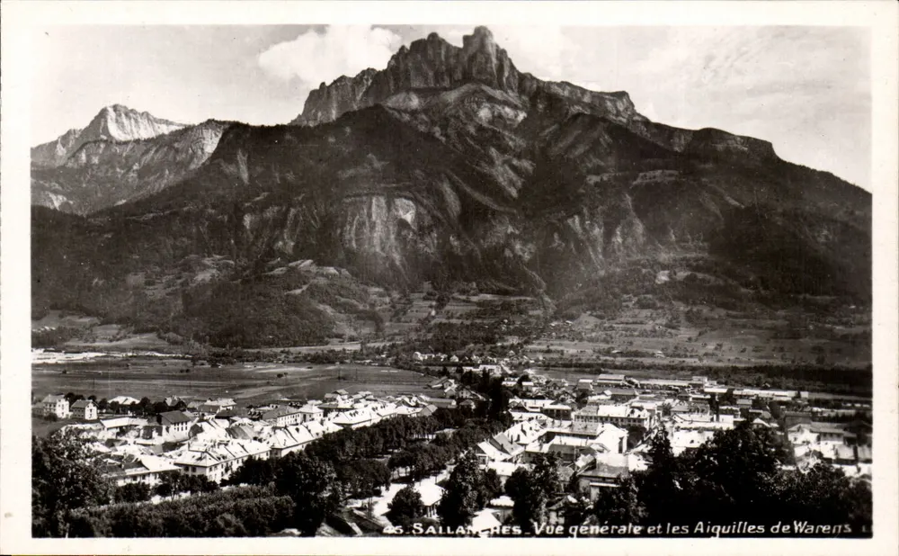 Sallanches - Vista geral e as Aiguilles de Warenns - Frente