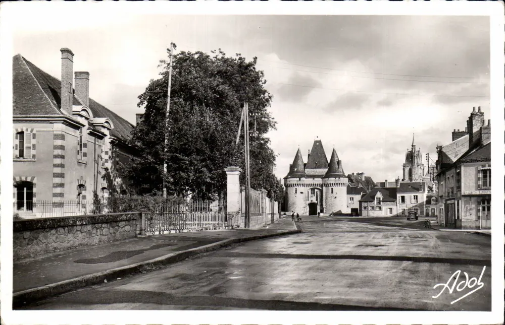 La Ferté-Bernard (Sarthe) — Krankenhaus und Stadttor — Photo A. Dulaeu - Vorderseite