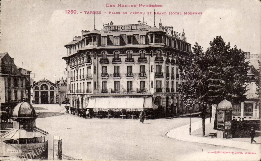 TARBES - Place de Verdun und Grand Hôtel Moderne — Olympio Labouchère, Toulouse - Vorderseite