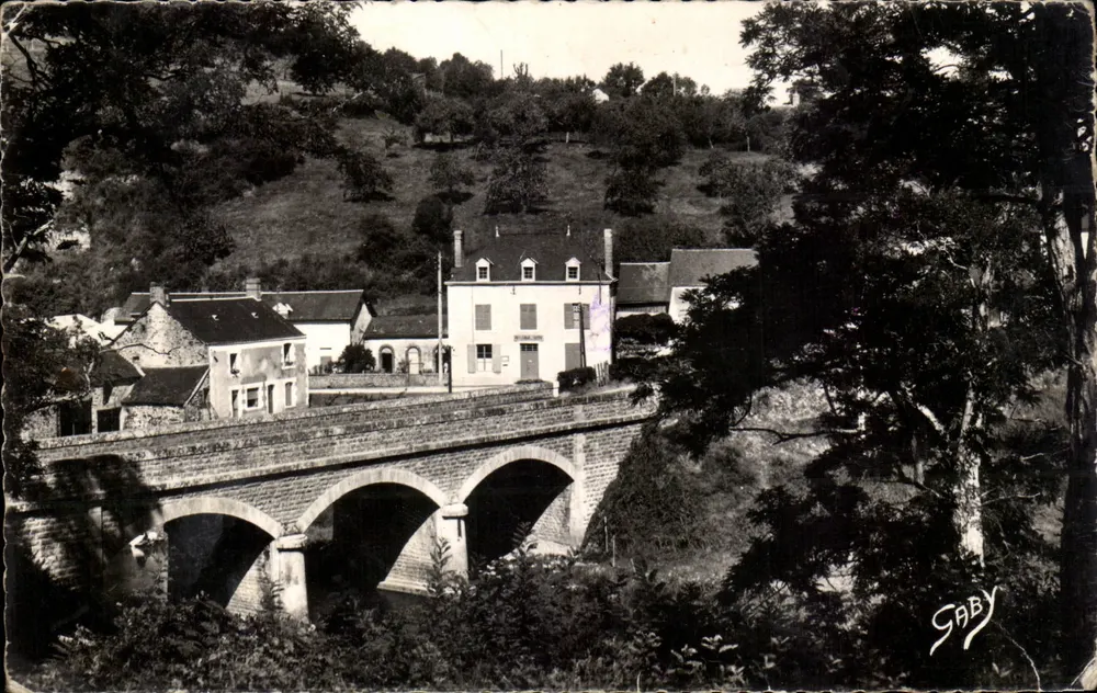 Der Brücke über die Sarthe — Aussicht auf die Brücke und Häuser — SABY - Vorderseite