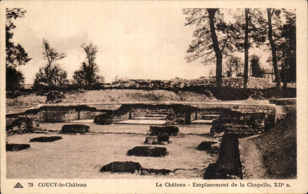 Coucy-le-Château — Das Schloss - Lage der Kapelle, 12. Jahrhundert — Antike Ansichtskarte n°79, Verlag Antike Ansichtskarte - Vorderseite