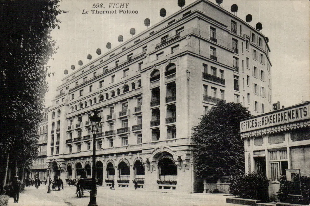 Vichy — O Thermal-Palace — Office de Renseignements - Frente
