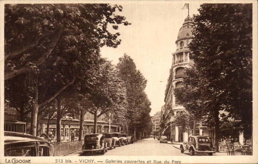 Vichy — Galerias cobertas e Rue du Parc — La Cigogne, 513 bis - Frente