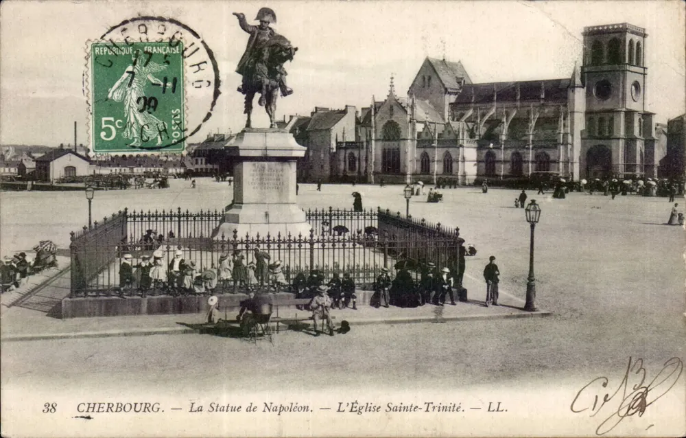 Cherbourg — Die Statue Napoleons — Kirche Sainte-Trinité — LL. - Vorderseite