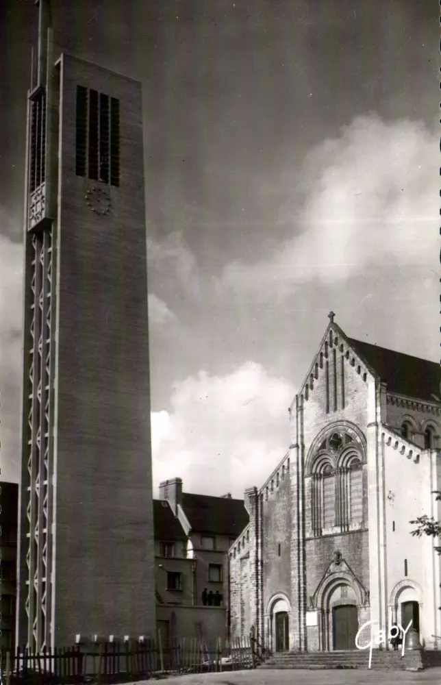 Saint-Lô (Manche) — Turm und Kirche Sainte-Croix — Verlag Gaby - Vorderseite